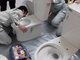 トイレ工事研修の様子1